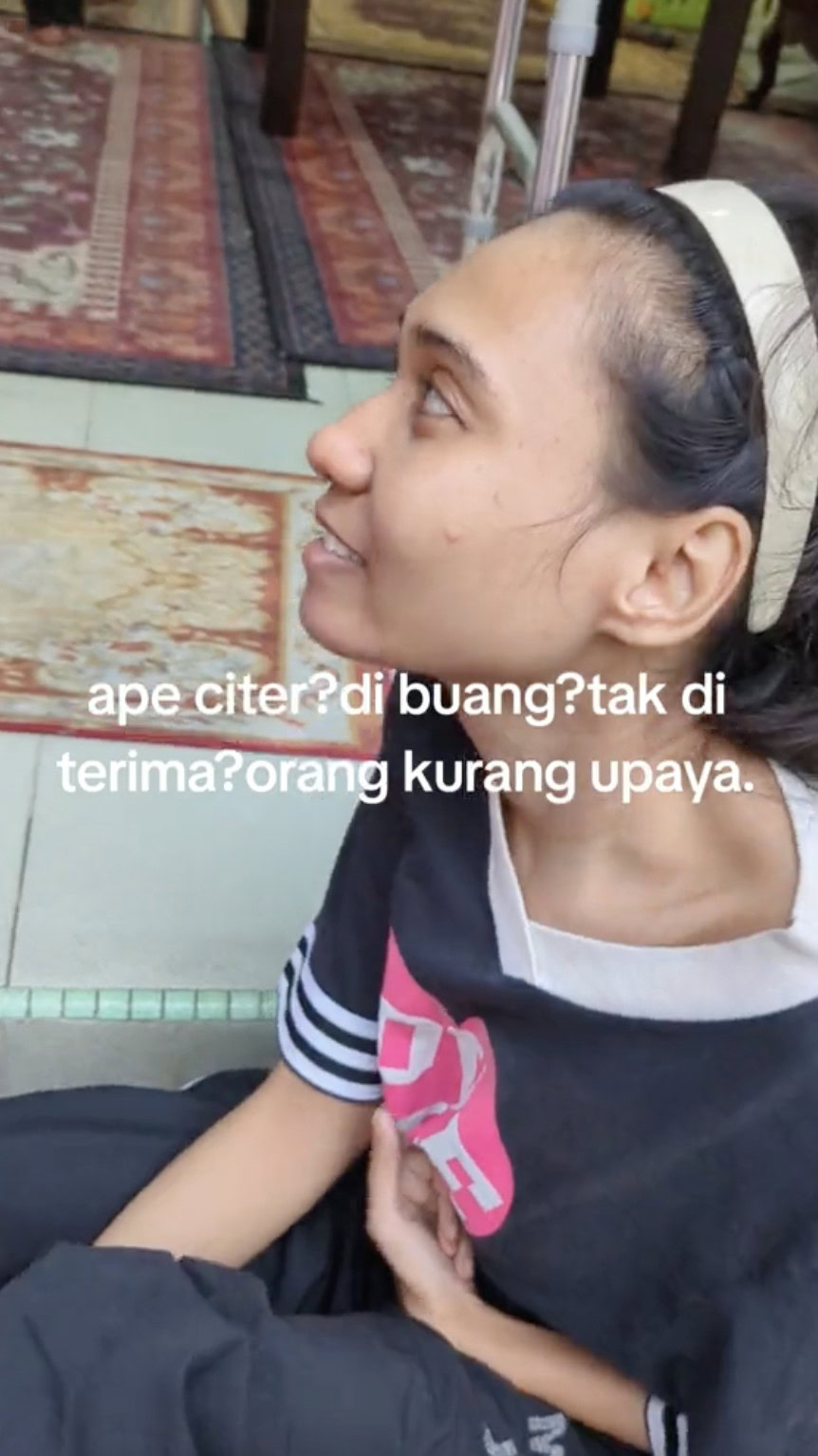 wanita OKU ditinggal keluarga